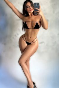 Floria Escort whore Floria has a great figure and has sex with couples in Berlin